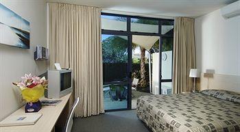 Waves 4* Orewa